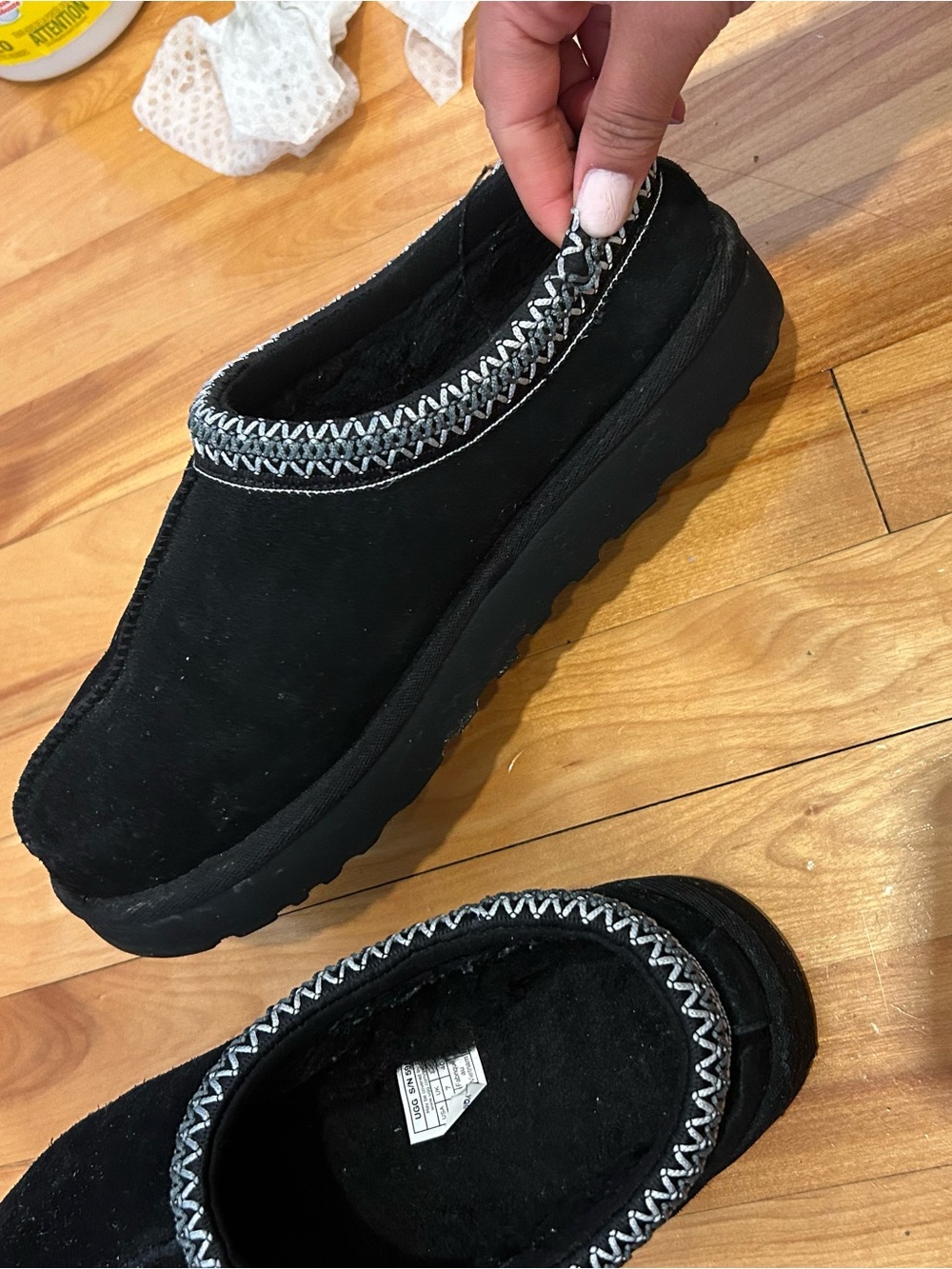 Black Ugg Tasman Women's Slip-On Comfort Shoes with Contrast Stitching